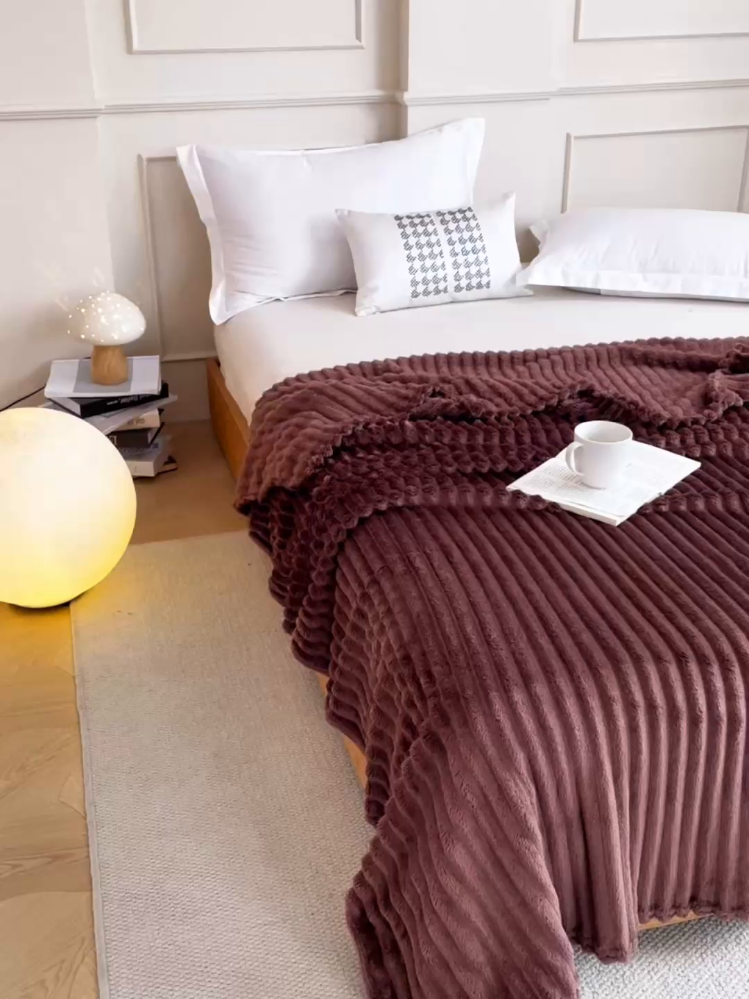 91家纺网 家纺一手货源 找家纺 乐窝家纺仓储 2025新款跨境外贸直播热品兔毛绒高克重多功能抽条毛毯盖毯午睡毯 咖色