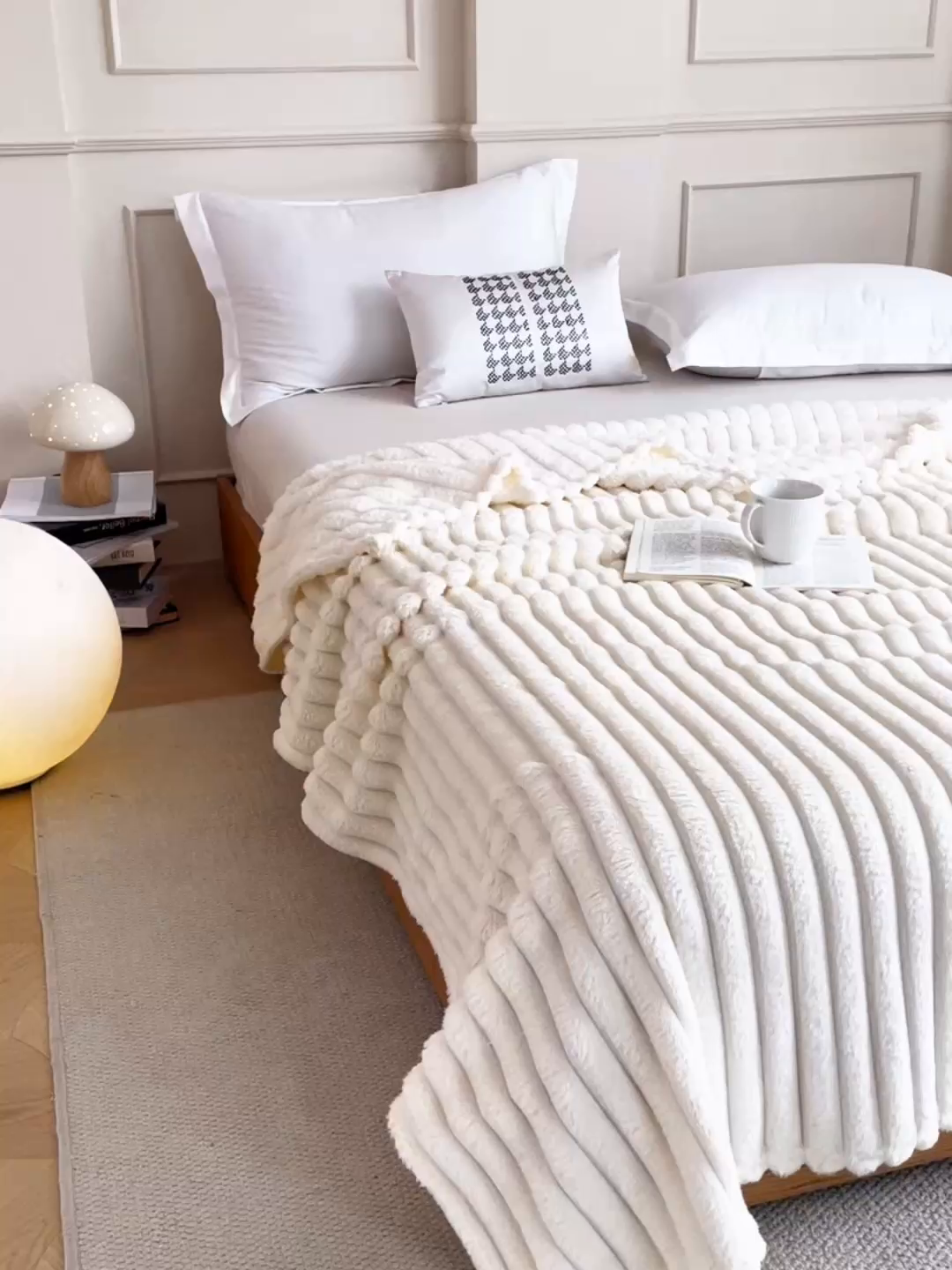 91家纺网 家纺一手货源 找家纺 乐窝家纺仓储 2025新款跨境外贸直播热品兔毛绒高克重多功能抽条毛毯盖毯午睡毯 奶白