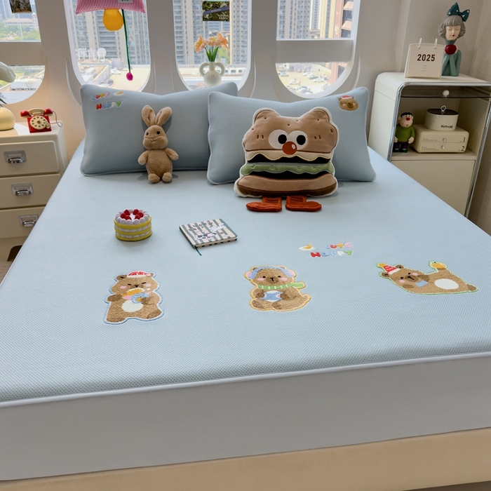 91家纺网 家纺一手货源 找家纺 澜妃 2025新款彩绒棉毛巾绣夹棉床笠单品床笠单件单床笠 萌趣卡皮巴拉-雾霭蓝