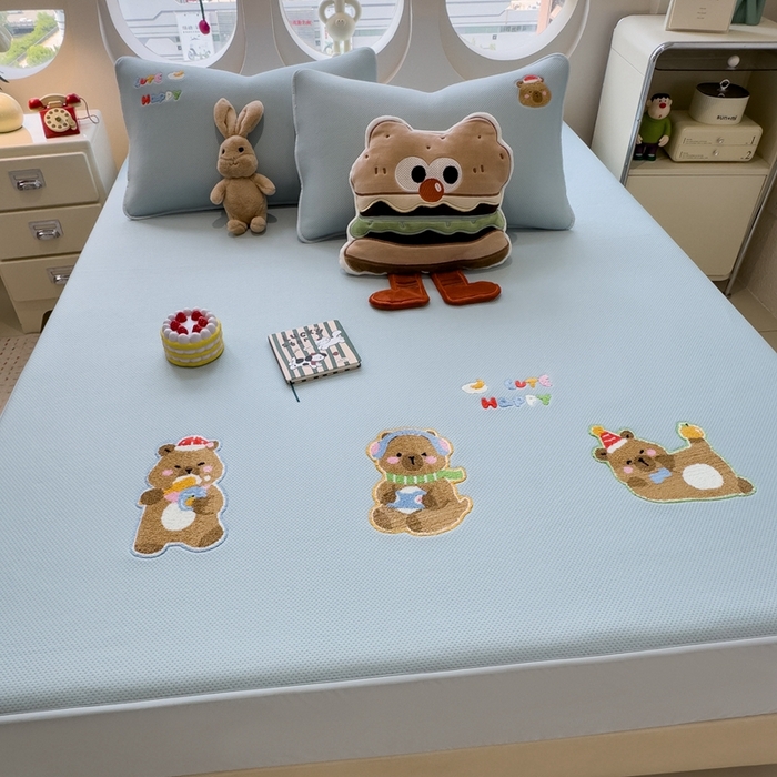 91家纺网 家纺一手货源 找家纺 澜妃 2025新款彩绒棉毛巾绣夹棉床笠单品床笠单件单床笠 萌趣卡皮巴拉-雾霭蓝