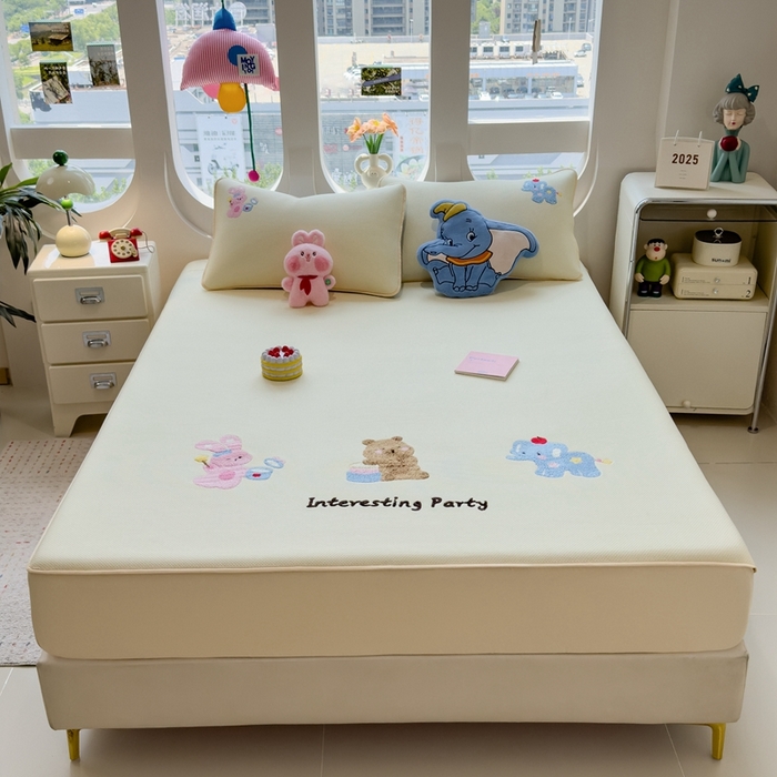 91家纺网 家纺一手货源 找家纺 澜妃 2025新款彩绒棉毛巾绣夹棉床笠单品床笠单件单床笠 萌友派对-奶油黄