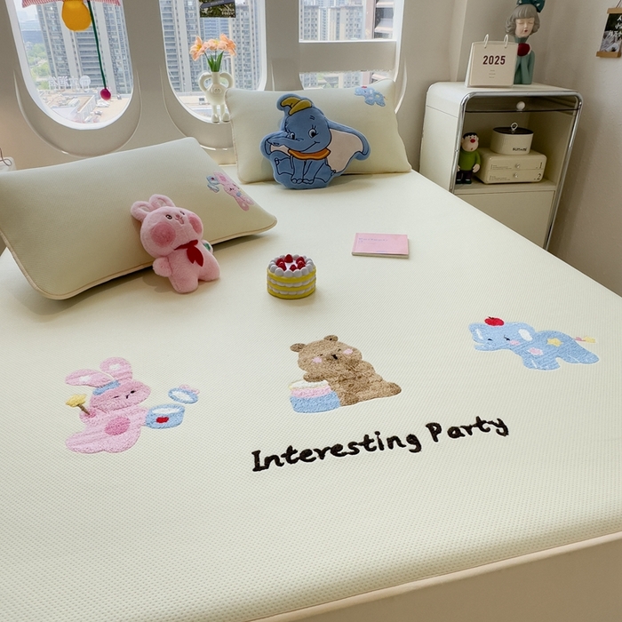 91家纺网 家纺一手货源 找家纺 澜妃 2025新款彩绒棉毛巾绣夹棉床笠单品床笠单件单床笠 萌友派对-奶油黄