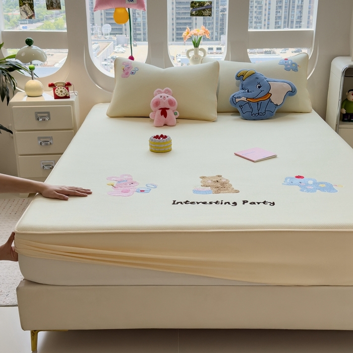 91家纺网 家纺一手货源 找家纺 澜妃 2025新款彩绒棉毛巾绣夹棉床笠单品床笠单件单床笠 萌友派对-奶油黄