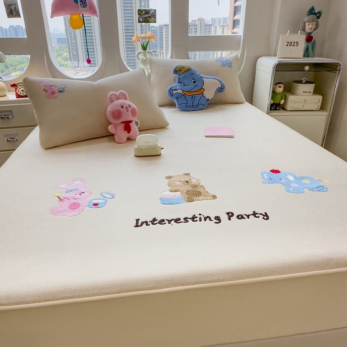 91家纺网 家纺一手货源 找家纺 澜妃 2025新款彩绒棉毛巾绣夹棉床笠单品床笠单件单床笠 萌友派对-雾栗咖