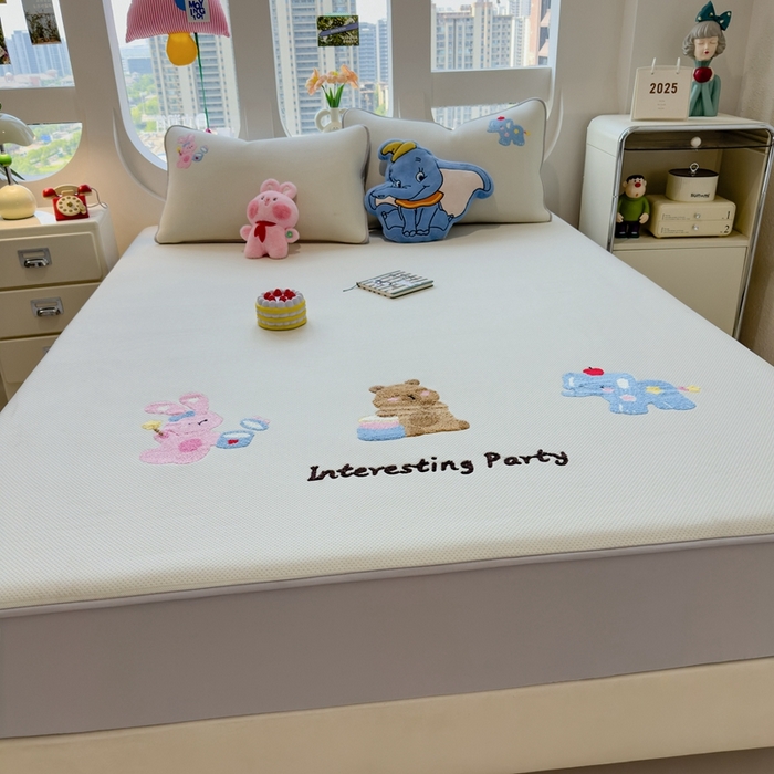 91家纺网 家纺一手货源 找家纺 澜妃 2025新款彩绒棉毛巾绣夹棉床笠单品床笠单件单床笠 萌友派对-云絮米