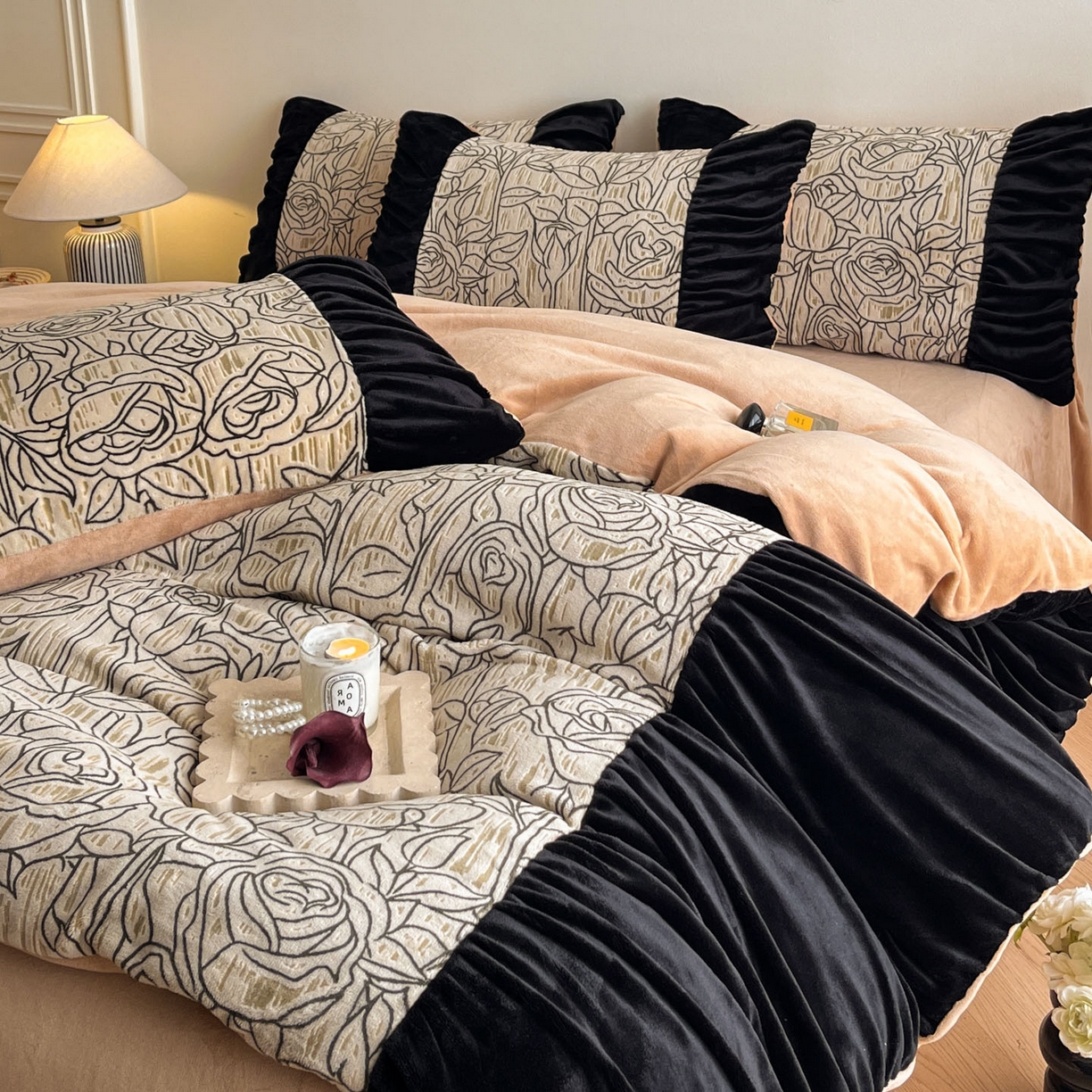 91家纺网 家纺一手货源 找家纺 （总）慕澄家纺 2025新款高克重泡泡袖琢色雕花牛奶绒四件套