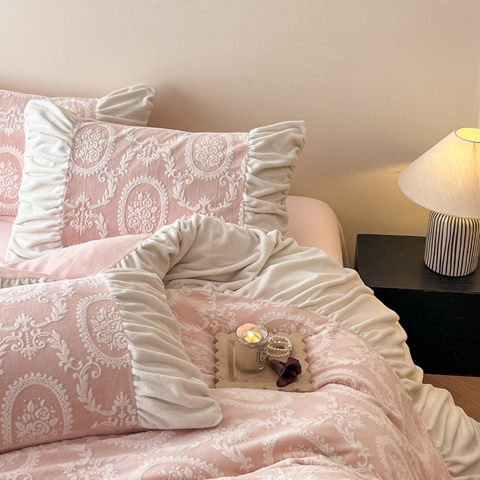 91家纺网 家纺一手货源 找家纺 慕澄家纺 2025新款高克重泡泡袖琢色雕花牛奶绒四件套 城堡