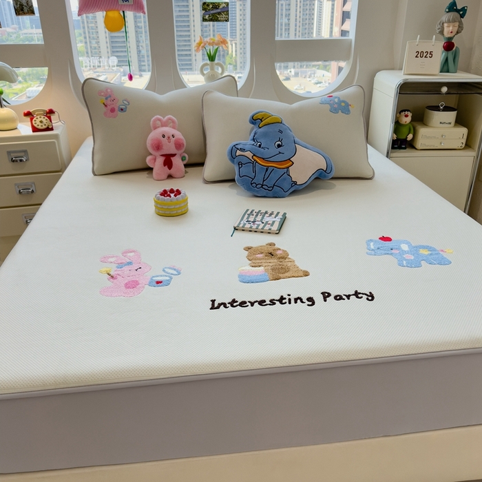 91家纺网 家纺一手货源 找家纺 澜妃 2025新款彩绒棉毛巾绣夹棉床笠单品床笠单件单床笠 萌友派对-云絮米