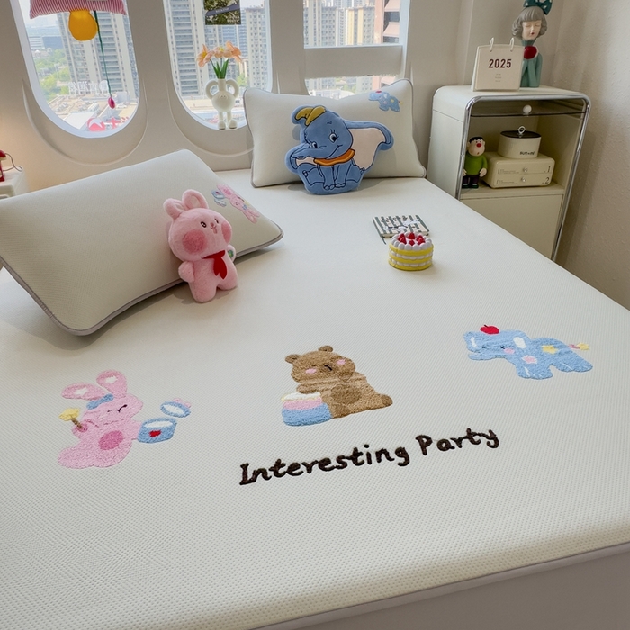 91家纺网 家纺一手货源 找家纺 澜妃 2025新款彩绒棉毛巾绣夹棉床笠单品床笠单件单床笠 萌友派对-云絮米