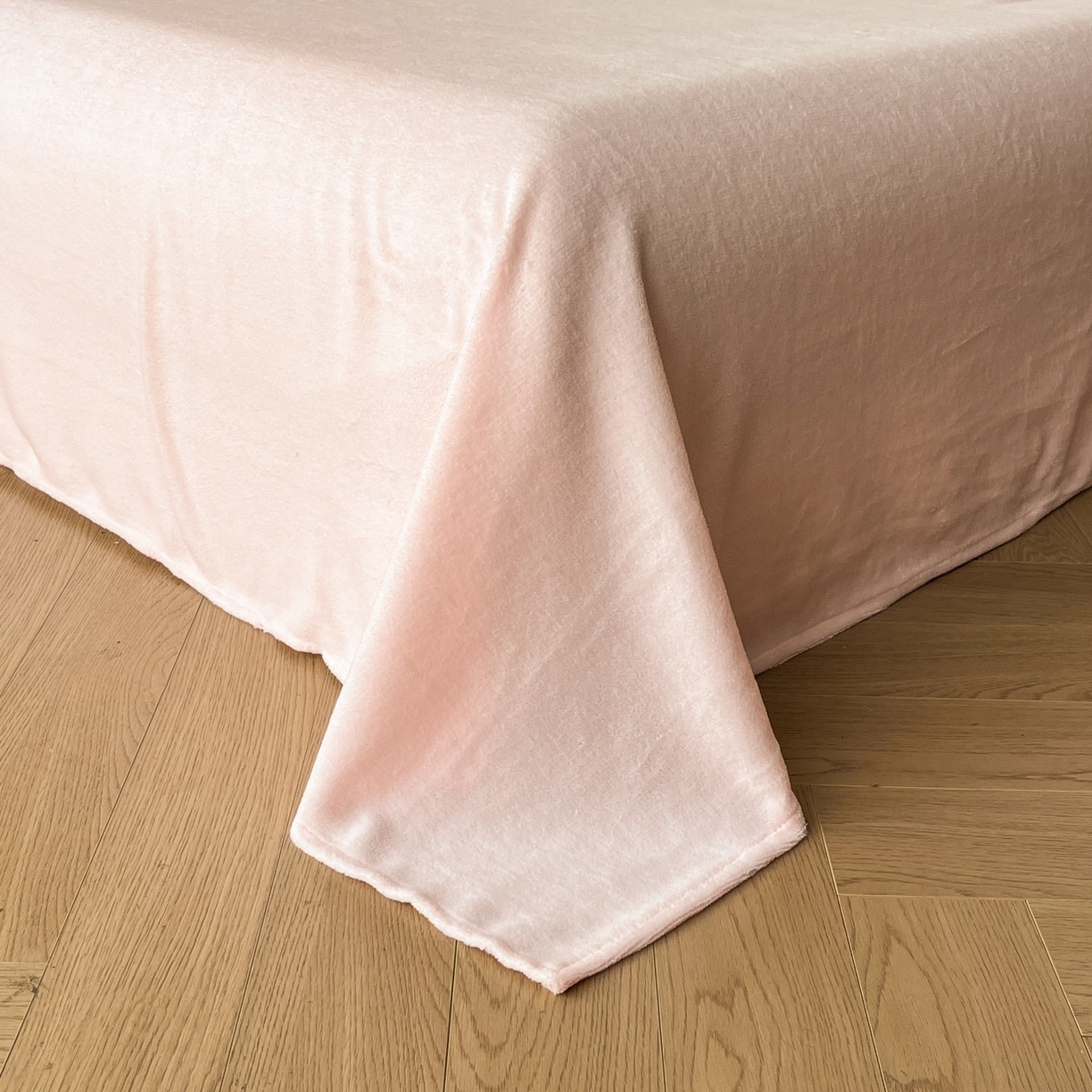 91家纺网 家纺一手货源 找家纺 慕澄家纺 2025新款高克重泡泡袖琢色雕花牛奶绒四件套 城堡