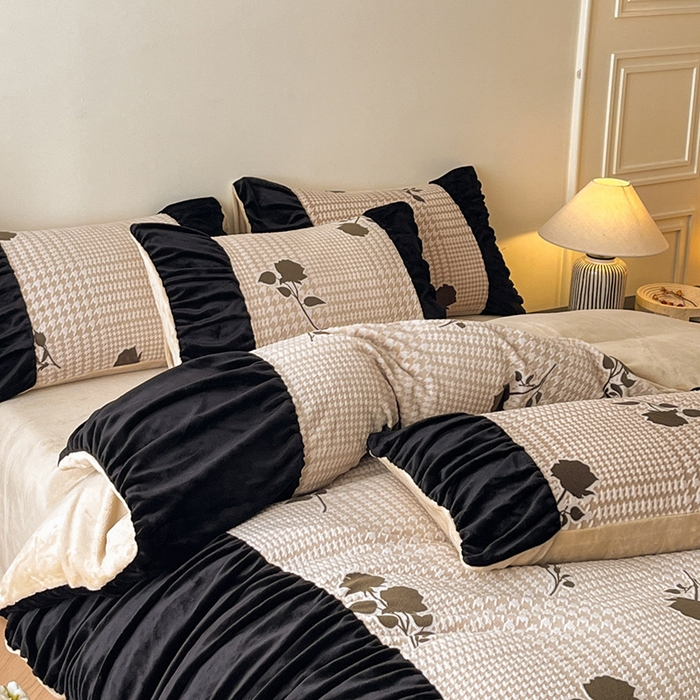 91家纺网 家纺一手货源 找家纺 慕澄家纺 2025新款高克重泡泡袖琢色雕花牛奶绒四件套 优雅佳人