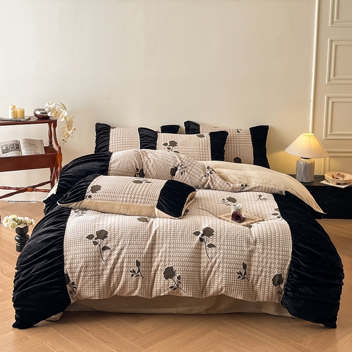 91家纺网 家纺一手货源 找家纺 慕澄家纺 2025新款高克重泡泡袖琢色雕花牛奶绒四件套 优雅佳人