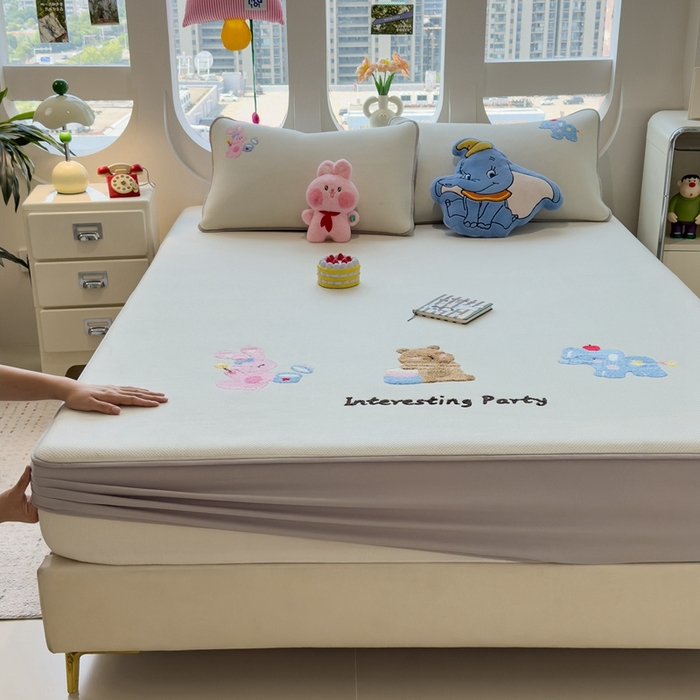 91家纺网 家纺一手货源 找家纺 澜妃 2025新款彩绒棉毛巾绣夹棉床笠单品床笠单件单床笠 萌友派对-云絮米