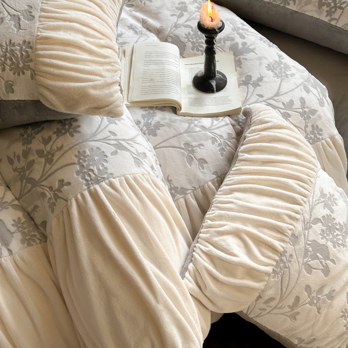 91家纺网 家纺一手货源 找家纺 慕澄家纺 2025新款高克重泡泡袖琢色雕花牛奶绒四件套 水墨