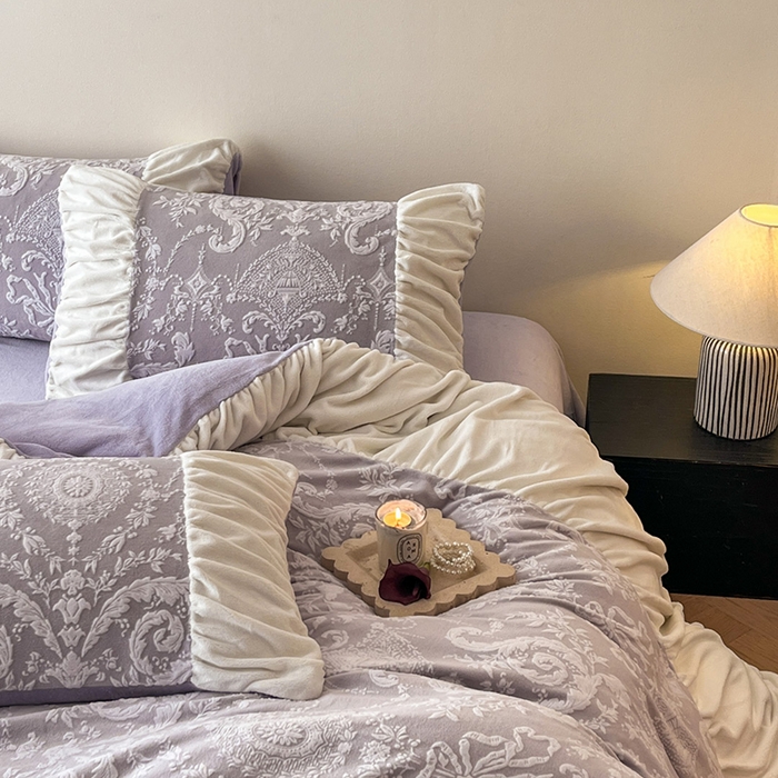 91家纺网 家纺一手货源 找家纺 慕澄家纺 2025新款高克重泡泡袖琢色雕花牛奶绒四件套 紫嫣