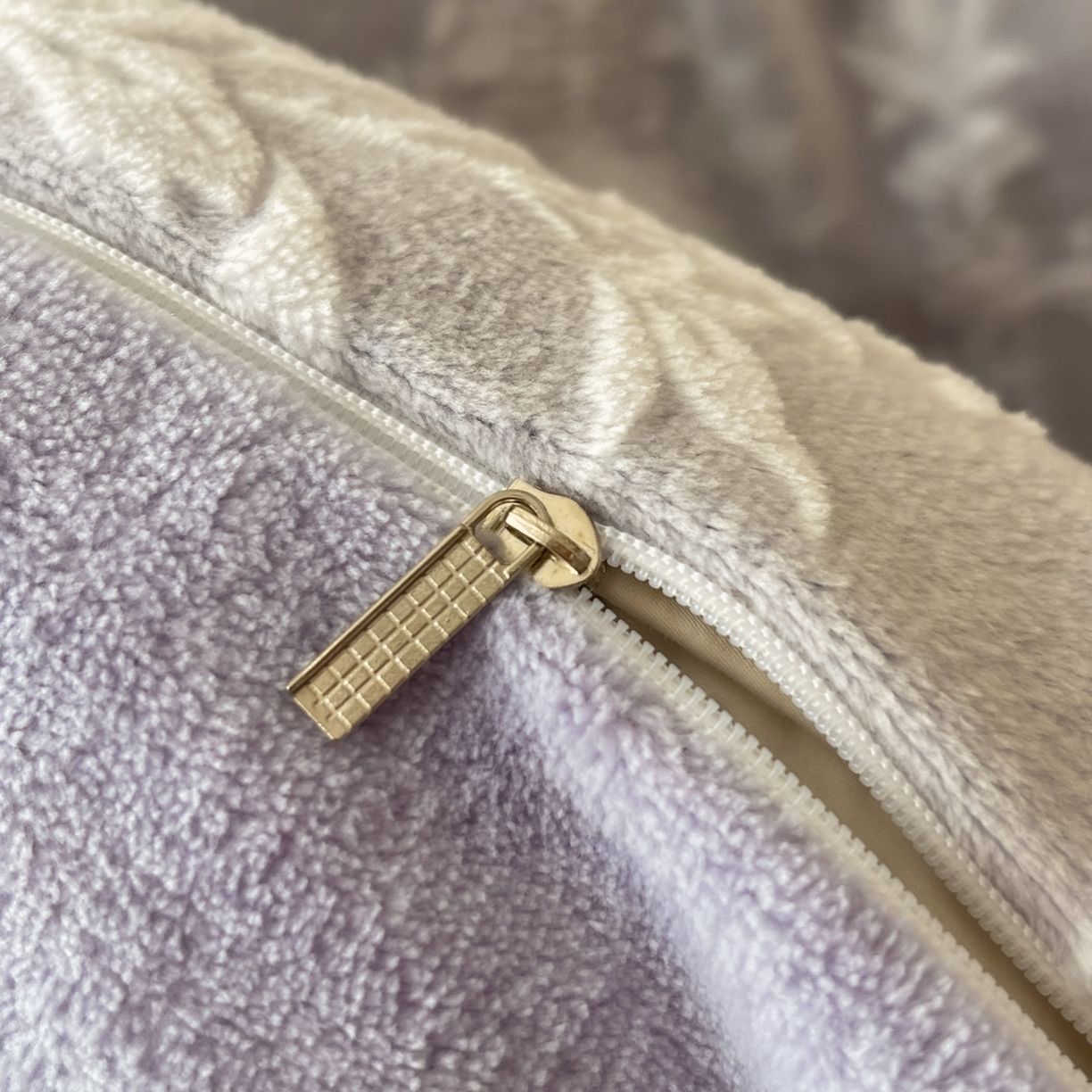 91家纺网 家纺一手货源 找家纺 慕澄家纺 2025新款高克重泡泡袖琢色雕花牛奶绒四件套 紫嫣