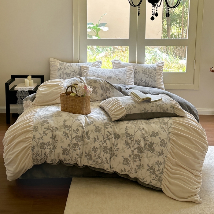 91家纺网 家纺一手货源 找家纺 慕澄家纺 2025新款高克重泡泡袖琢色雕花牛奶绒四件套 水墨