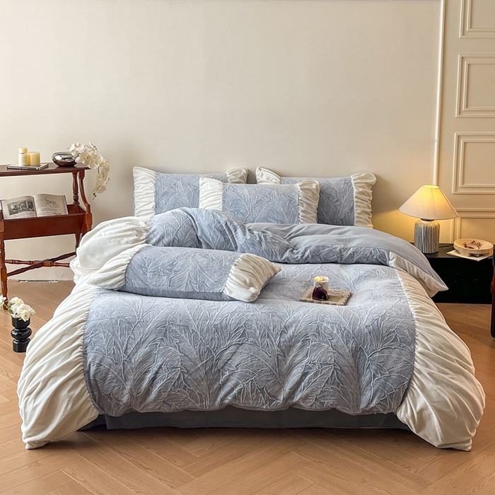 91家纺网 家纺一手货源 找家纺 慕澄家纺 2025新款高克重泡泡袖琢色雕花牛奶绒四件套 蓝调