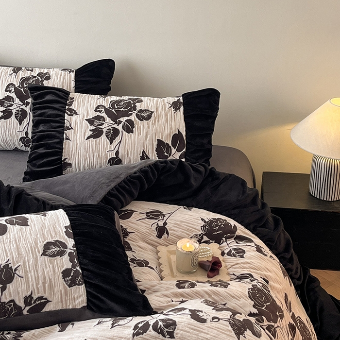 91家纺网 家纺一手货源 找家纺 慕澄家纺 2025新款高克重泡泡袖琢色雕花牛奶绒四件套 秘境