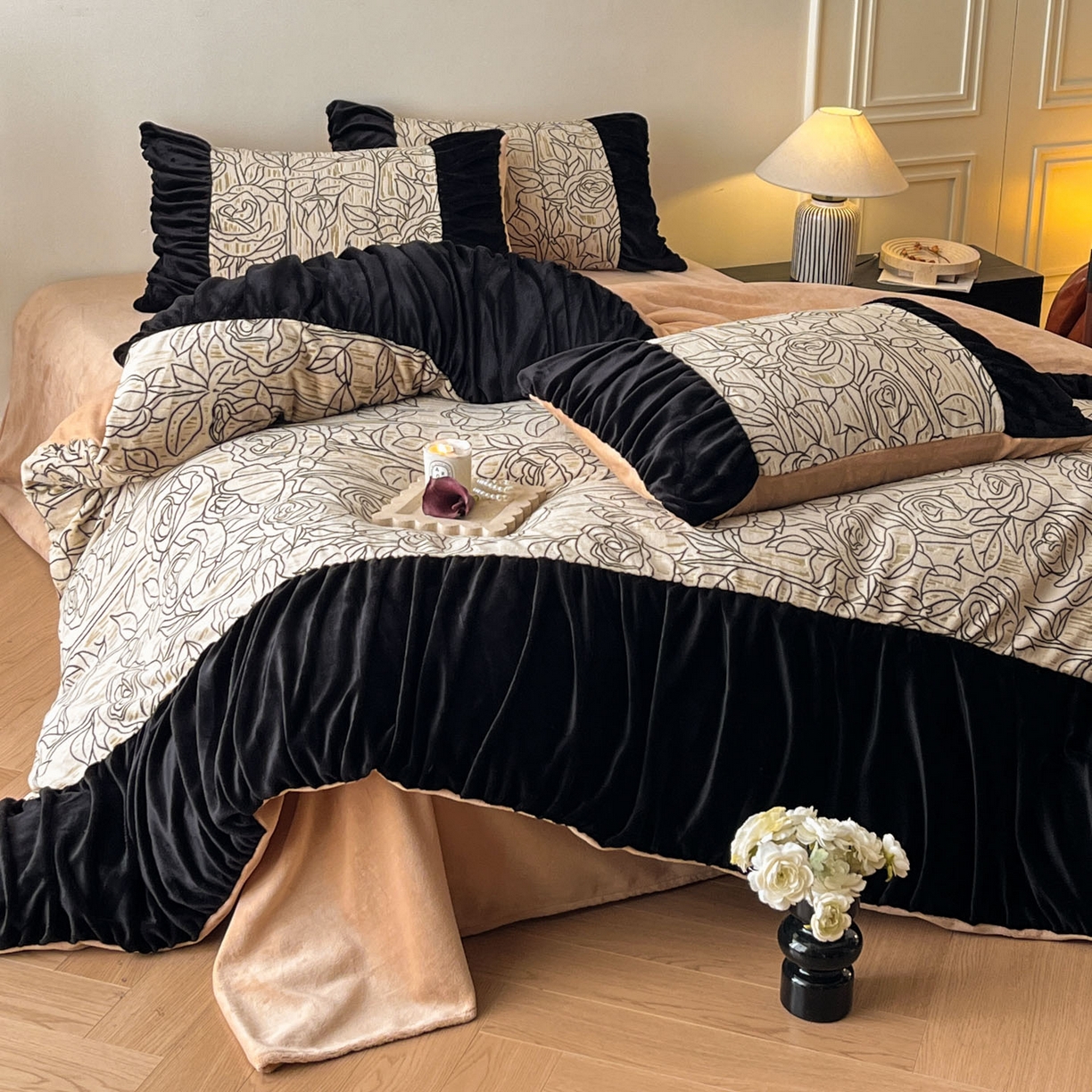 91家纺网 家纺一手货源 找家纺 （总）慕澄家纺 2025新款高克重泡泡袖琢色雕花牛奶绒四件套