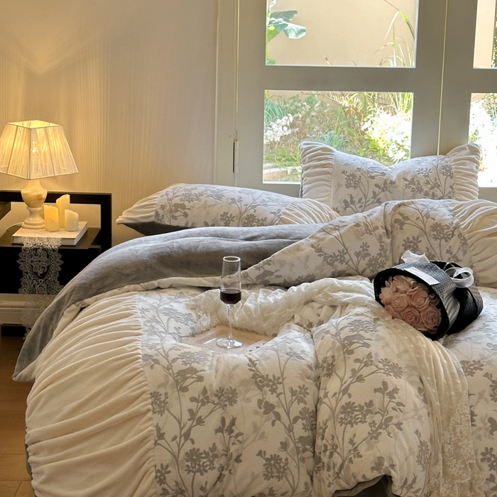 91家纺网 家纺一手货源 找家纺 慕澄家纺 2025新款高克重泡泡袖琢色雕花牛奶绒四件套 水墨