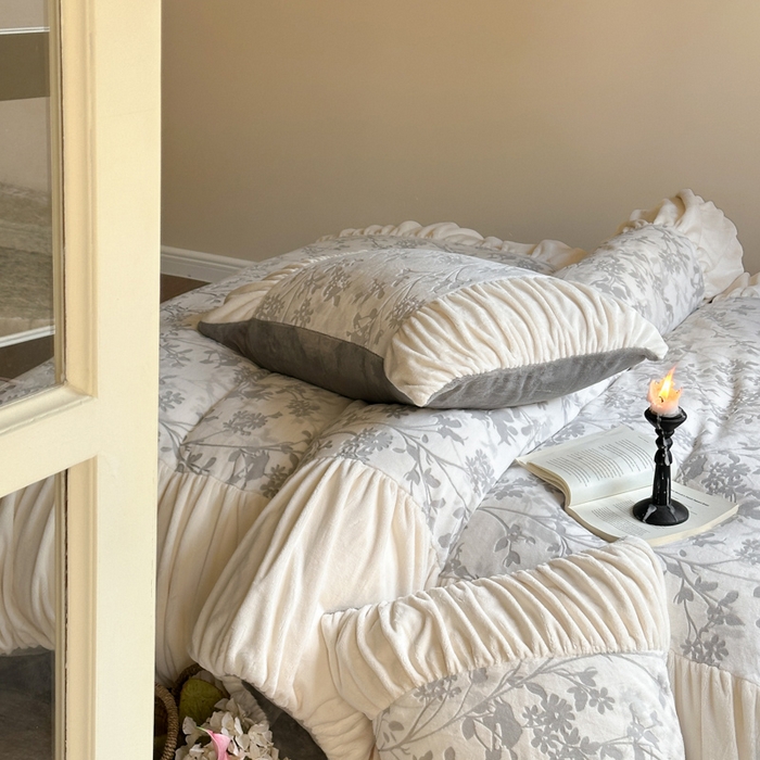 91家纺网 家纺一手货源 找家纺 慕澄家纺 2025新款高克重泡泡袖琢色雕花牛奶绒四件套 水墨