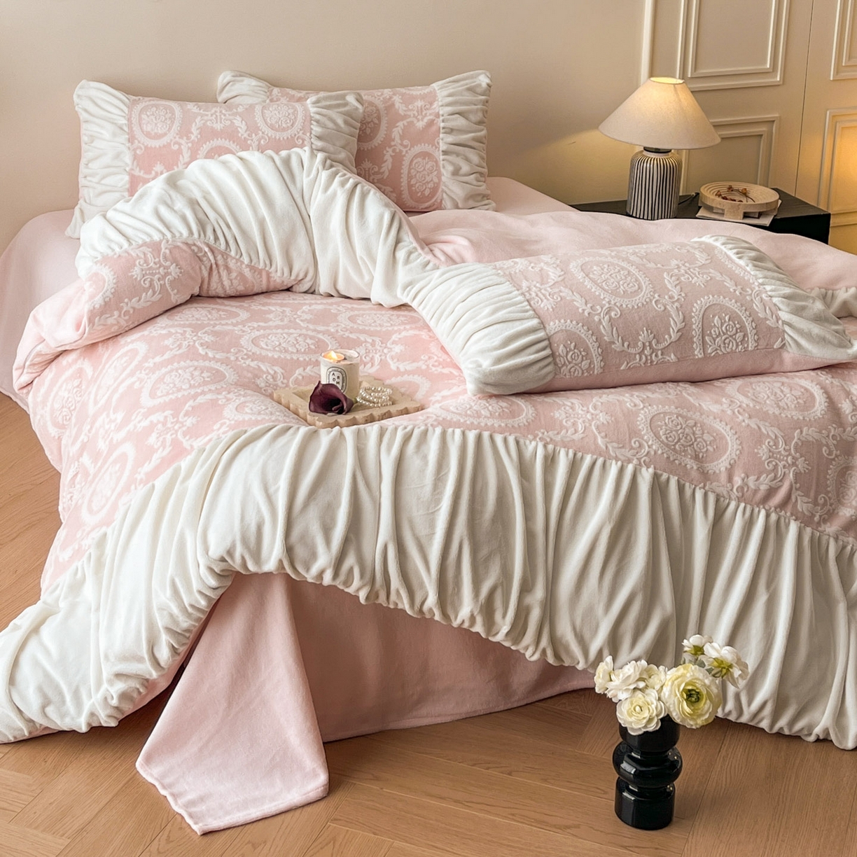 91家纺网 家纺一手货源 找家纺 慕澄家纺 2025新款高克重泡泡袖琢色雕花牛奶绒四件套 城堡