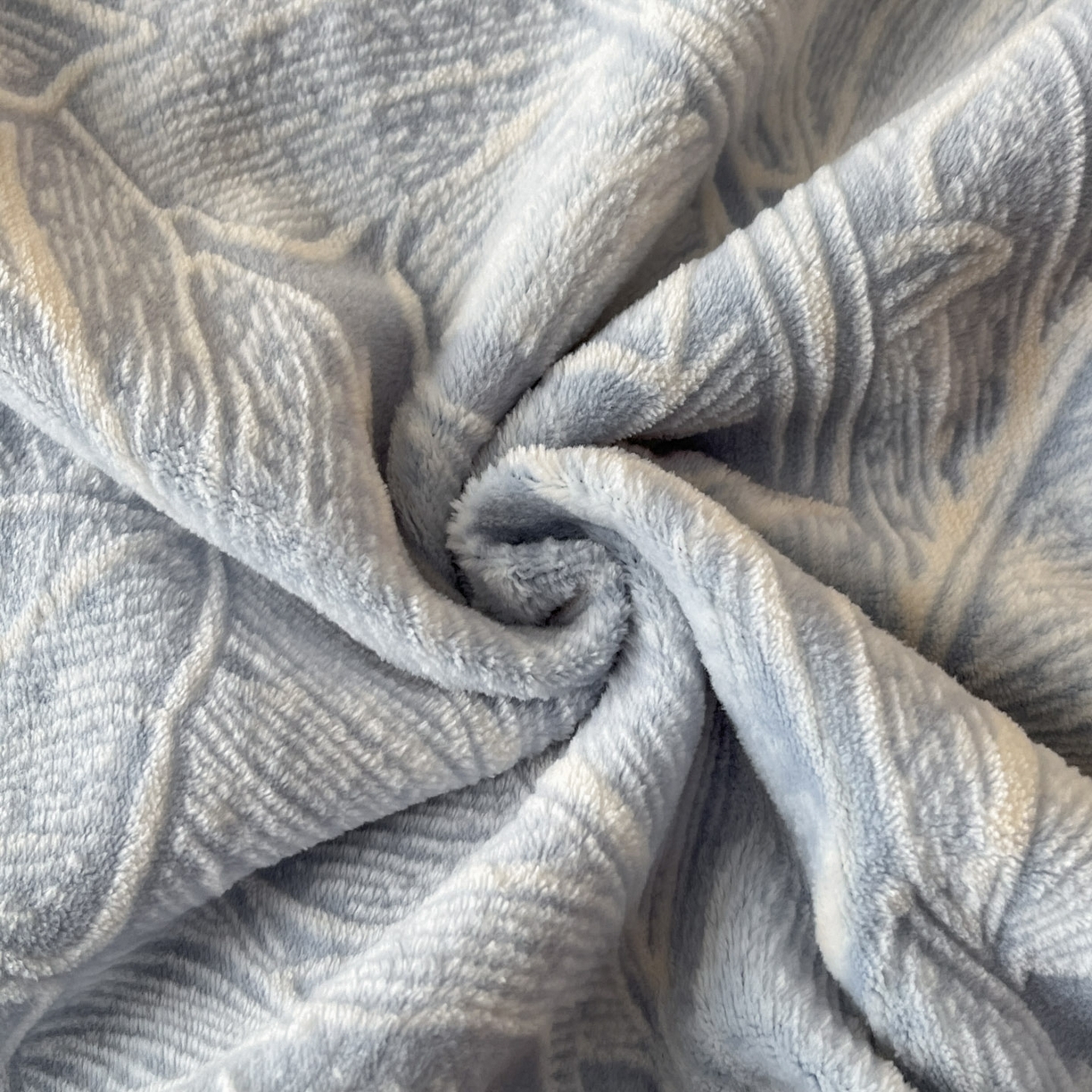 91家纺网 家纺一手货源 找家纺 慕澄家纺 2025新款高克重泡泡袖琢色雕花牛奶绒四件套 蓝调