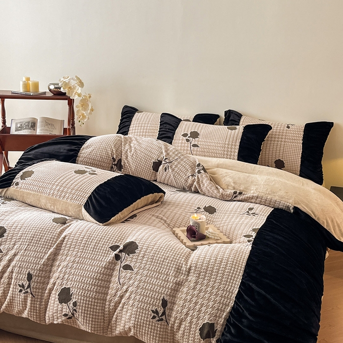 91家纺网 家纺一手货源 找家纺 慕澄家纺 2025新款高克重泡泡袖琢色雕花牛奶绒四件套 优雅佳人