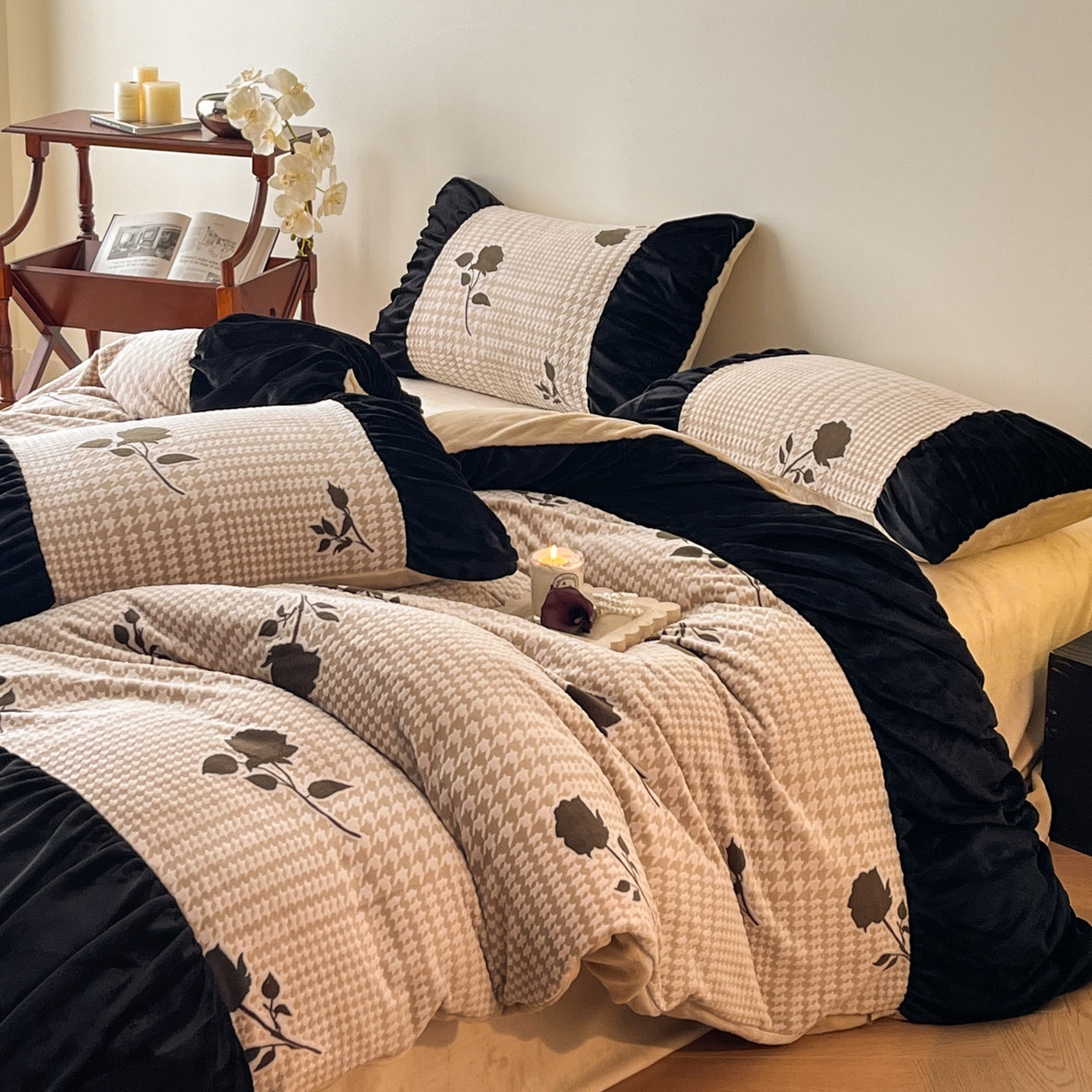 91家纺网 家纺一手货源 找家纺 慕澄家纺 2025新款高克重泡泡袖琢色雕花牛奶绒四件套 优雅佳人