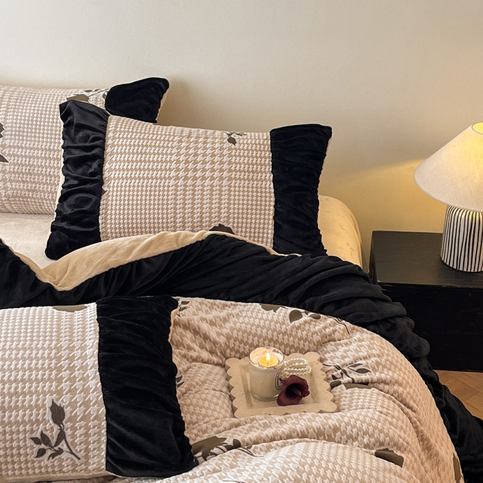 91家纺网 家纺一手货源 找家纺 慕澄家纺 2025新款高克重泡泡袖琢色雕花牛奶绒四件套 优雅佳人