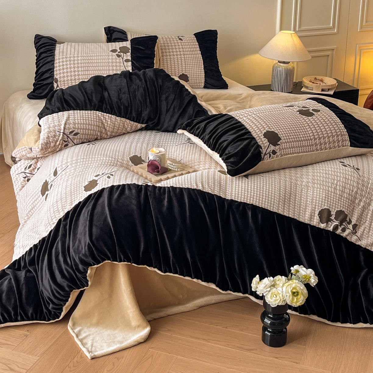 91家纺网 家纺一手货源 找家纺 慕澄家纺 2025新款高克重泡泡袖琢色雕花牛奶绒四件套 优雅佳人