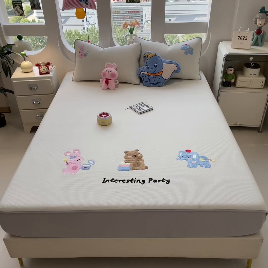 91家纺网 家纺一手货源 找家纺 澜妃 2025新款彩绒棉毛巾绣夹棉床笠单品床笠单件单床笠 萌友派对-云絮米