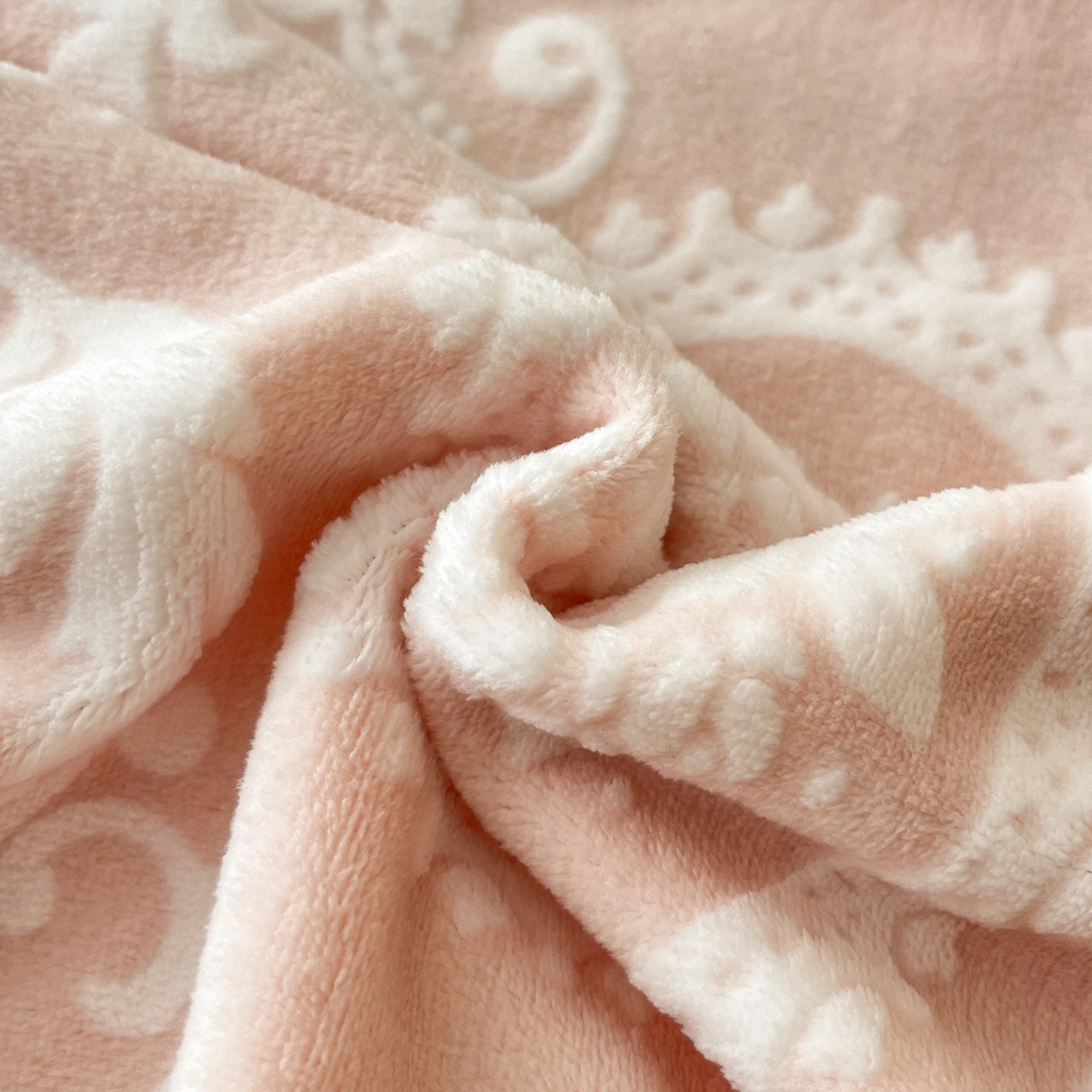 91家纺网 家纺一手货源 找家纺 慕澄家纺 2025新款高克重泡泡袖琢色雕花牛奶绒四件套 城堡