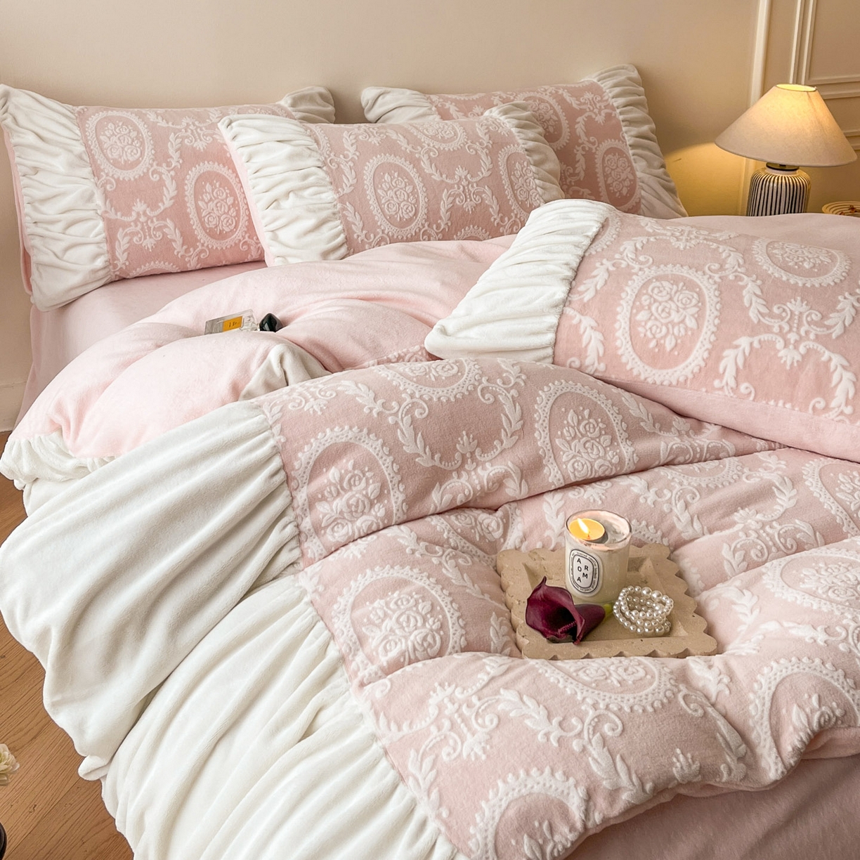 91家纺网 家纺一手货源 找家纺 慕澄家纺 2025新款高克重泡泡袖琢色雕花牛奶绒四件套 城堡