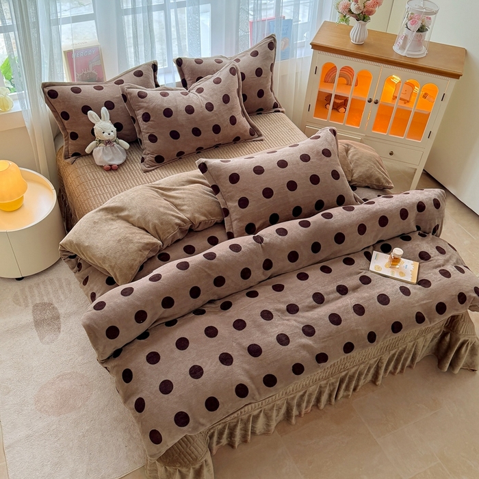 91家纺网 家纺一手货源 找家纺 铠畅 2025新款牛奶绒碎花床单床盖四件套 花妖系列云裳-咖色圈圈