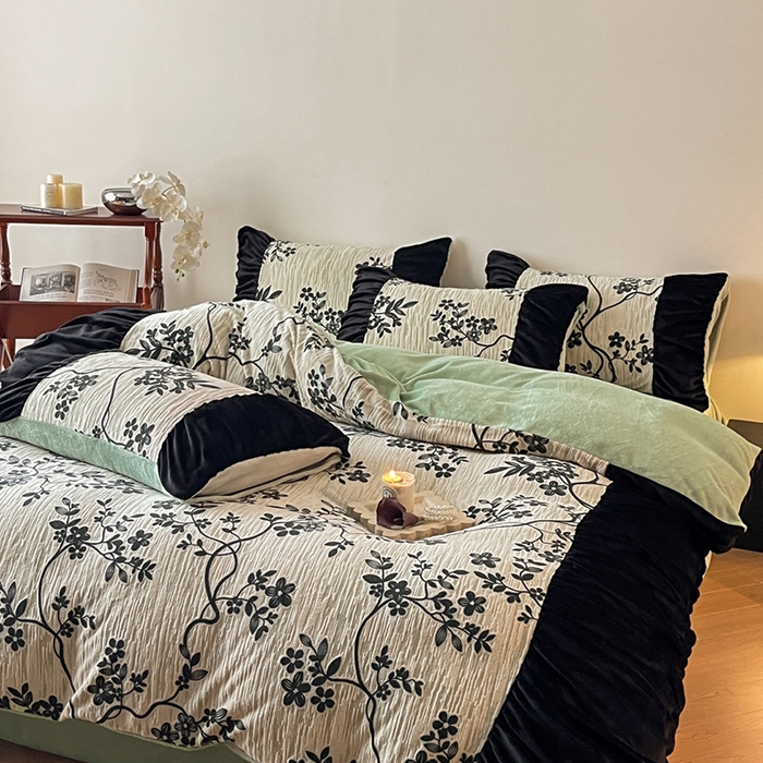 91家纺网 家纺一手货源 找家纺 慕澄家纺 2025新款高克重泡泡袖琢色雕花牛奶绒四件套 绿野仙踪