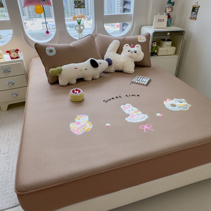 91家纺网 家纺一手货源 找家纺 澜妃 2025新款彩绒棉毛巾绣夹棉床笠单品床笠单件单床笠 甜睡童话-绒布咖