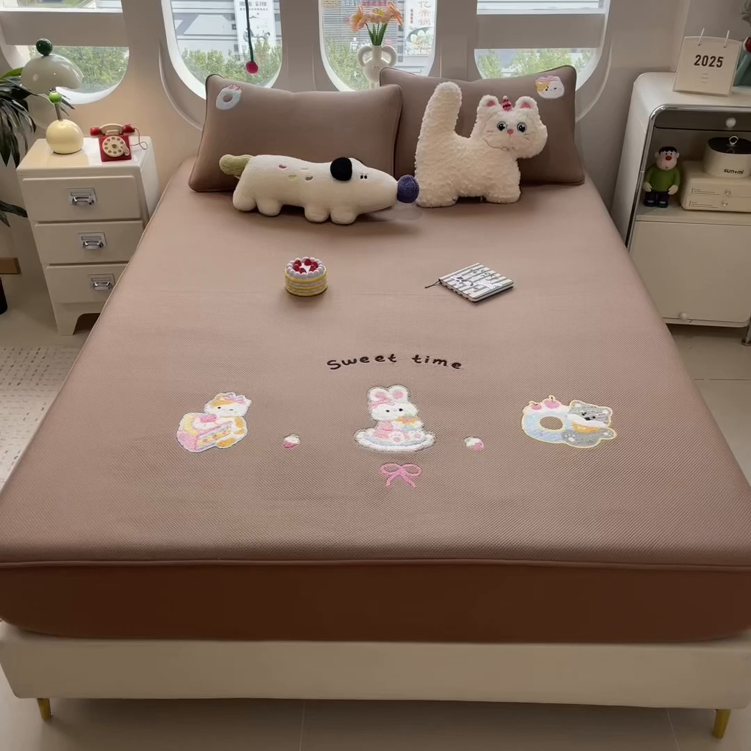 91家纺网 家纺一手货源 找家纺 澜妃 2025新款彩绒棉毛巾绣夹棉床笠单品床笠单件单床笠 甜睡童话-绒布咖