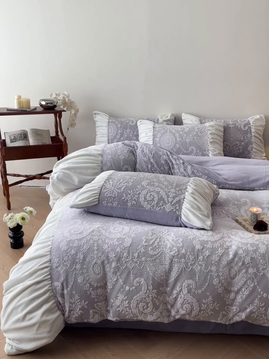 91家纺网 家纺一手货源 找家纺 慕澄家纺 2025新款高克重泡泡袖琢色雕花牛奶绒四件套 紫嫣