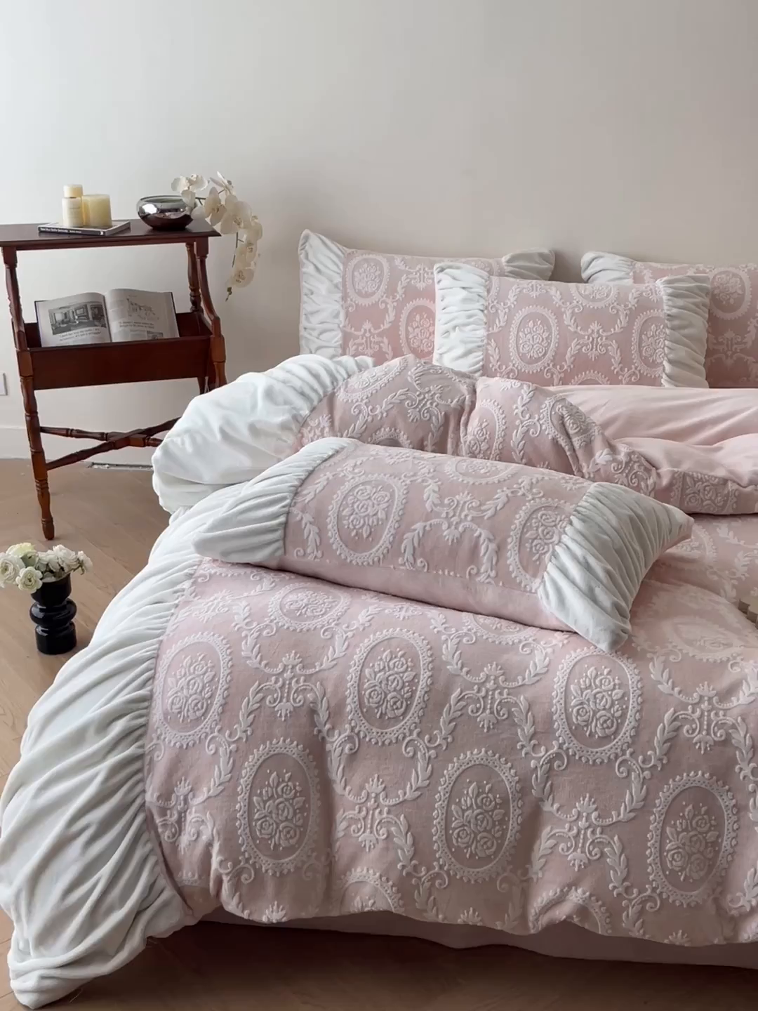 91家纺网 家纺一手货源 找家纺 慕澄家纺 2025新款高克重泡泡袖琢色雕花牛奶绒四件套 城堡