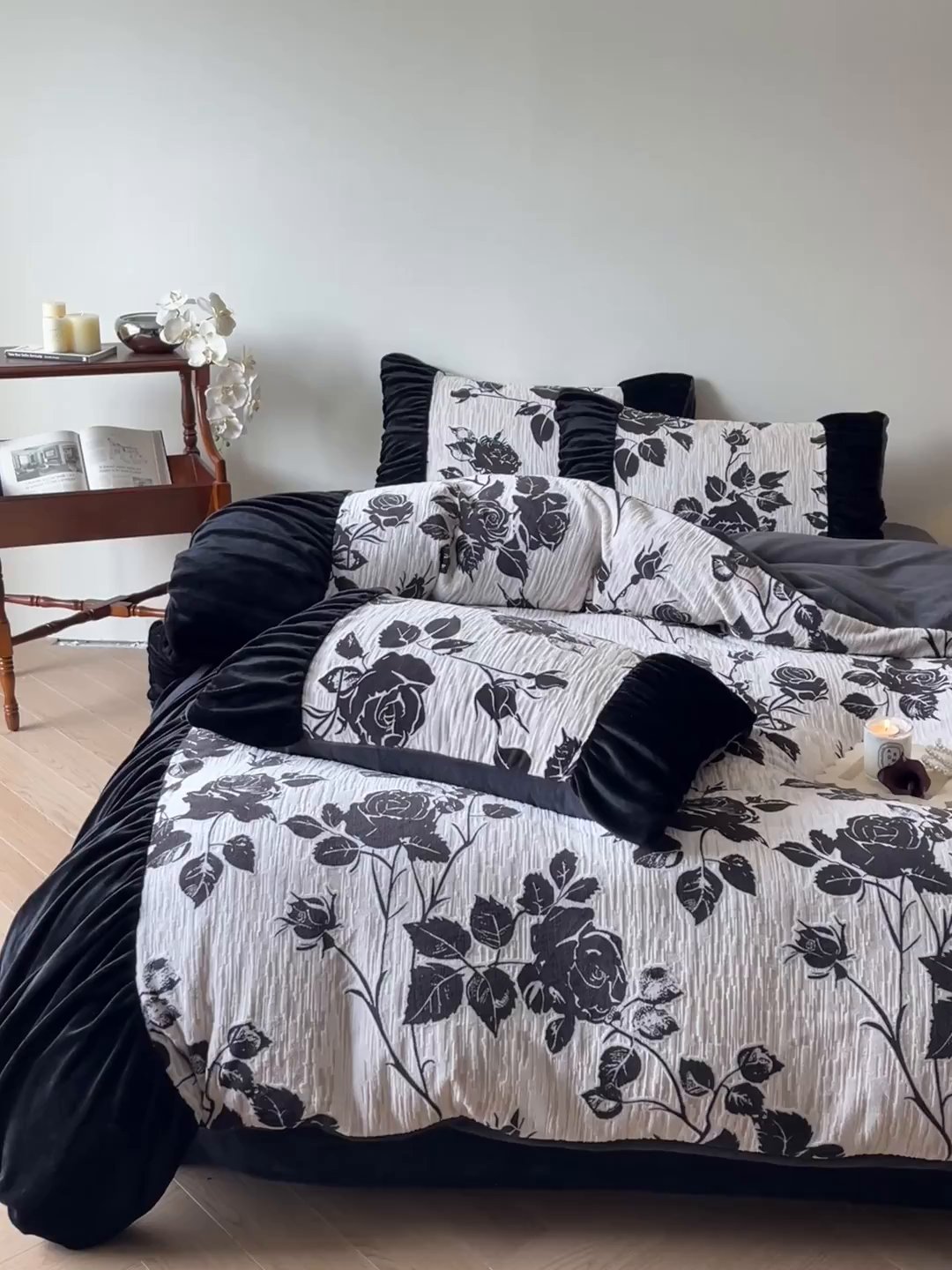 91家纺网 家纺一手货源 找家纺 慕澄家纺 2025新款高克重泡泡袖琢色雕花牛奶绒四件套 秘境