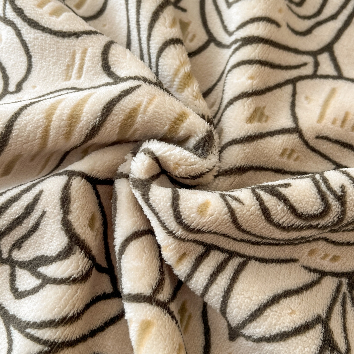 91家纺网 家纺一手货源 找家纺 慕澄家纺 2025新款高克重泡泡袖琢色雕花牛奶绒四件套 玫瑰