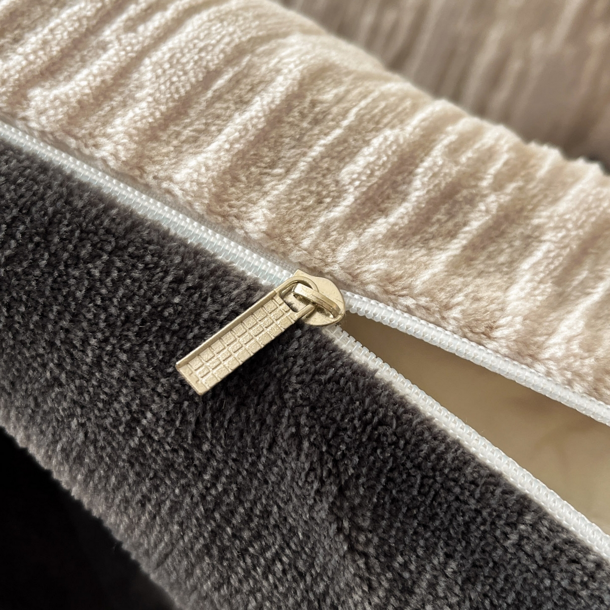 91家纺网 家纺一手货源 找家纺 慕澄家纺 2025新款高克重泡泡袖琢色雕花牛奶绒四件套 暗影蝴蝶