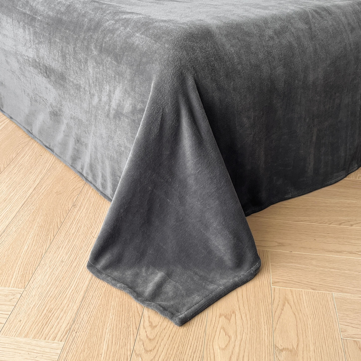 91家纺网 家纺一手货源 找家纺 慕澄家纺 2025新款高克重泡泡袖琢色雕花牛奶绒四件套 暗影蝴蝶