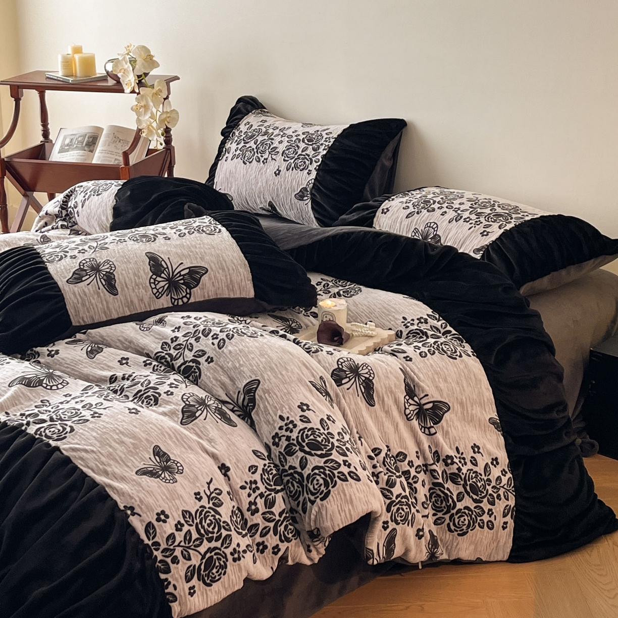 91家纺网 家纺一手货源 找家纺 慕澄家纺 2025新款高克重泡泡袖琢色雕花牛奶绒四件套 暗影蝴蝶