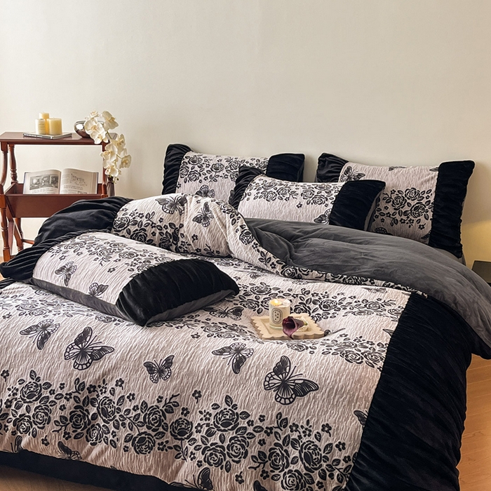 91家纺网 家纺一手货源 找家纺 慕澄家纺 2025新款高克重泡泡袖琢色雕花牛奶绒四件套 暗影蝴蝶