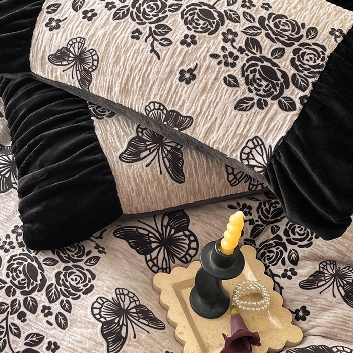 91家纺网 家纺一手货源 找家纺 慕澄家纺 2025新款高克重泡泡袖琢色雕花牛奶绒四件套 暗影蝴蝶