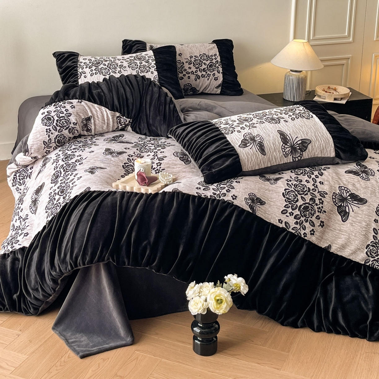 91家纺网 家纺一手货源 找家纺 慕澄家纺 2025新款高克重泡泡袖琢色雕花牛奶绒四件套 暗影蝴蝶