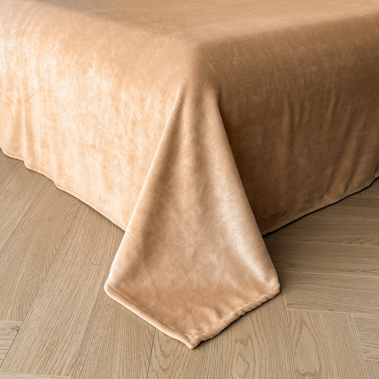 91家纺网 家纺一手货源 找家纺 慕澄家纺 2025新款高克重泡泡袖琢色雕花牛奶绒四件套 玫瑰